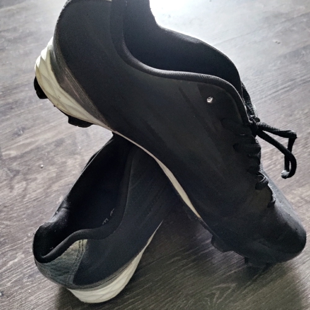 Size 7 soccer shoes